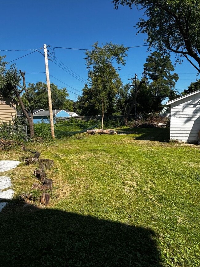 Building Photo - 4044 W Vera Ave
