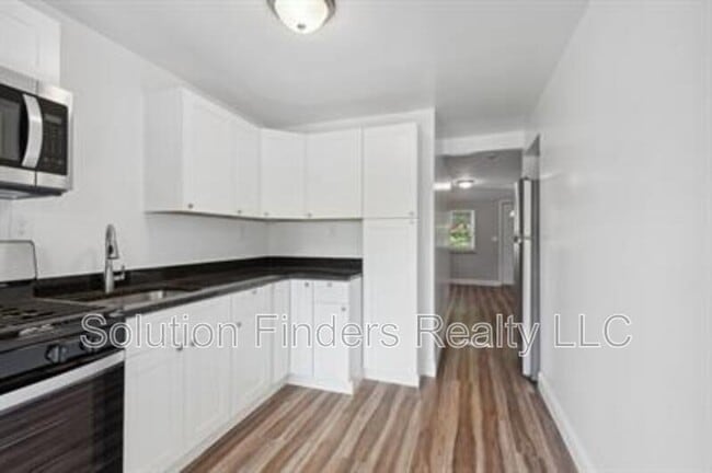 Building Photo - 3458 6th St