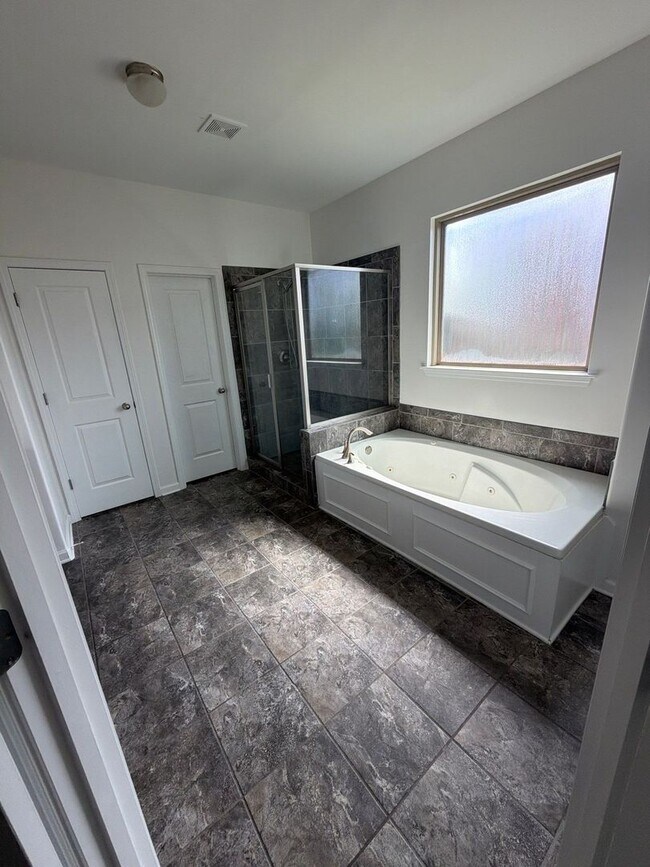 Foto del edificio - Beautiful 4-bedroom 3 bath home in Arlington