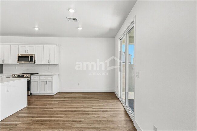 Foto del edificio - 9579 Marchmont Rd