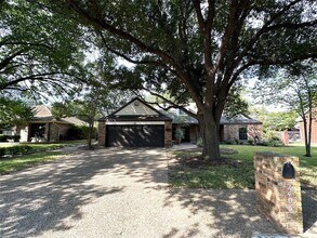 Building Photo - 2403 Braemar Cove