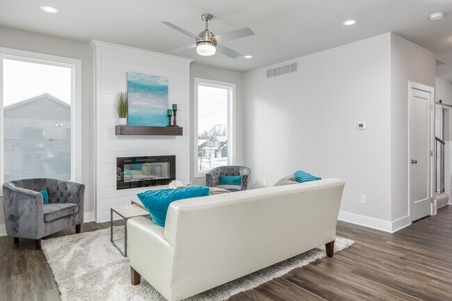Building Photo - 15012 Goldenrod Dr