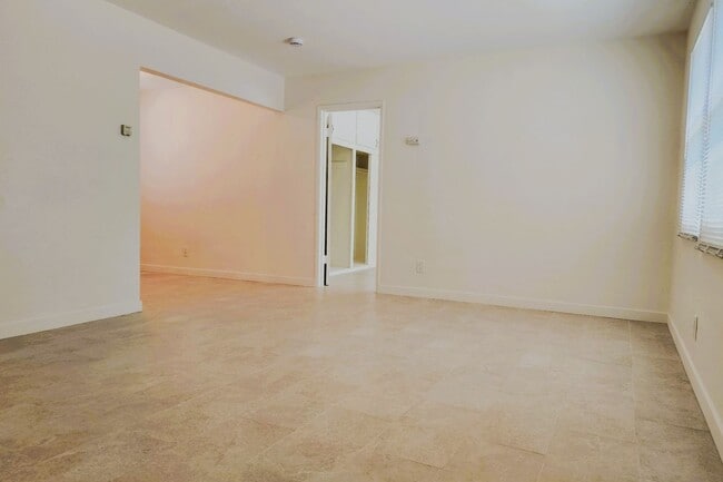 Foto del edificio - Just Remodeled 3BD, 1BA Riverside near 91 Fwy