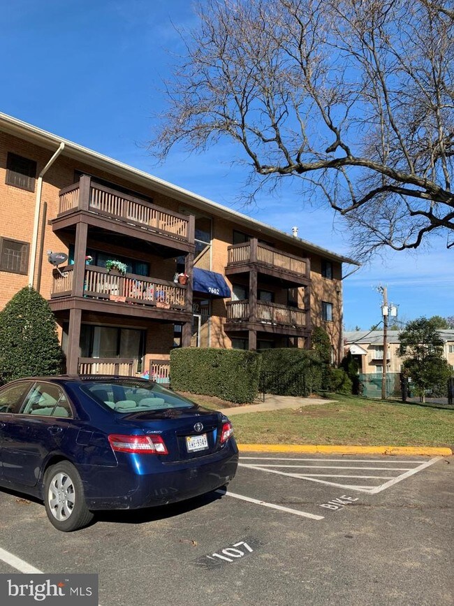 Foto del edificio - 7602 Savannah St