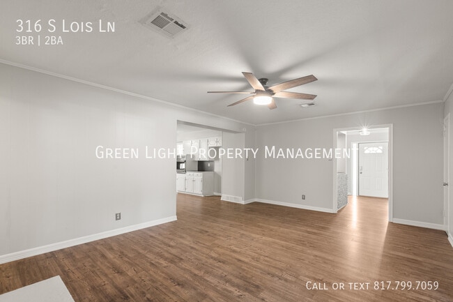 Building Photo - 316 S Lois Ln