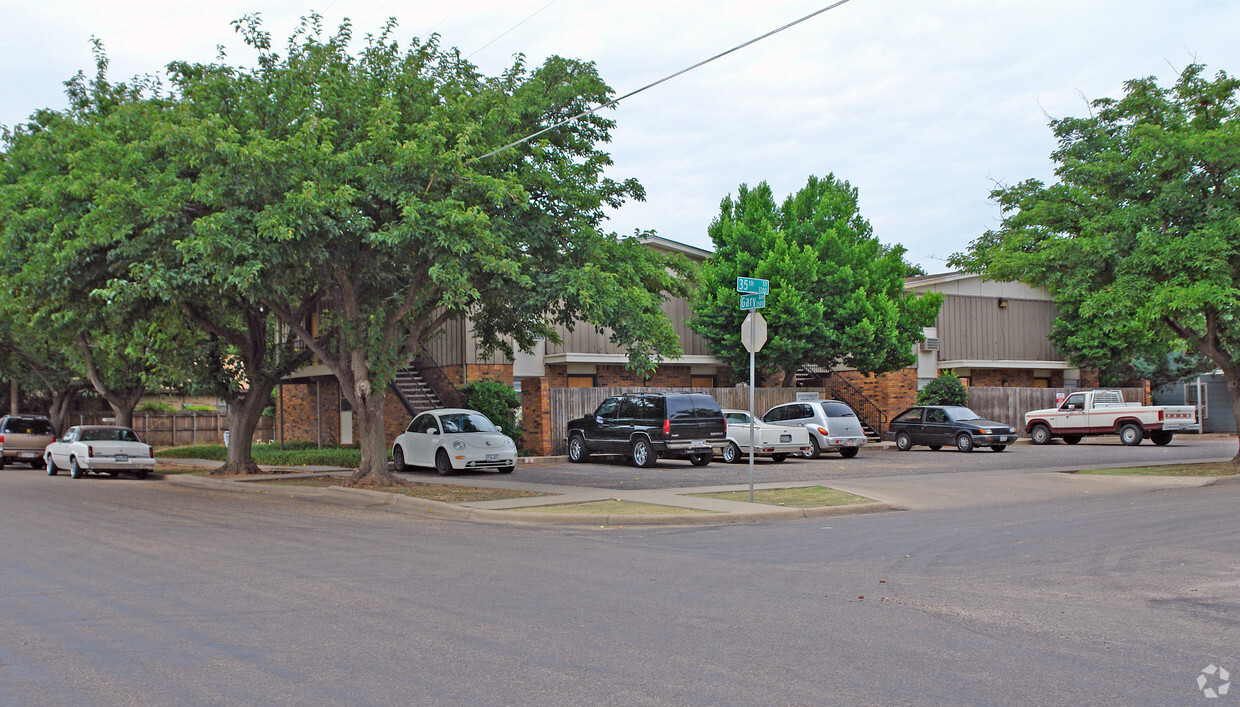 Primary Photo - 3201 35th St