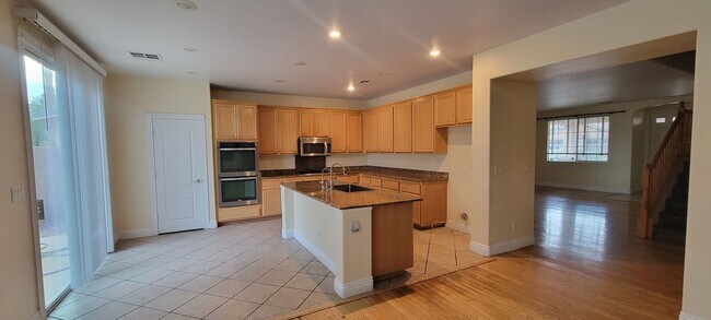 Building Photo - $3950/Mo 6BDR/ 3.5BTH Home including pool,...