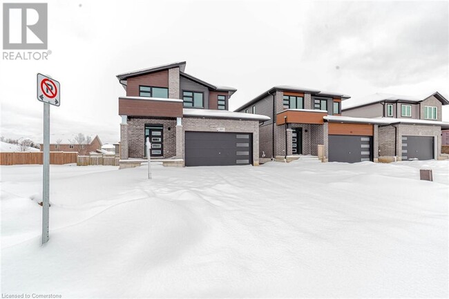 Building Photo - 40 Moon Cres