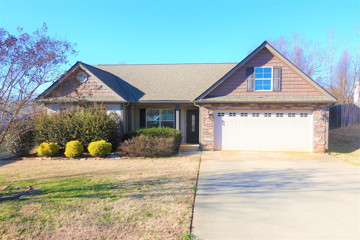 Primary Photo - 610 Flintrock Dr