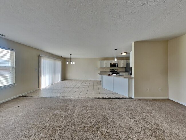 Building Photo - MOVE IN SPECIAL! 3 bed 2 bath ranch in Ind...