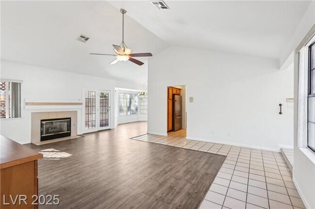 Foto del edificio - SPACIOUS 3BEDROOM SINGLE STORY TOWNHOME IN...