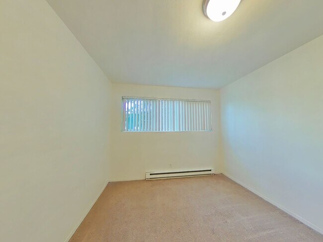 Foto del edificio - 2 Bedroom Apartment ~ Close to Campus ~ Ca...