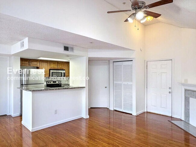 Foto del edificio - 1011 Fallcrest Ct