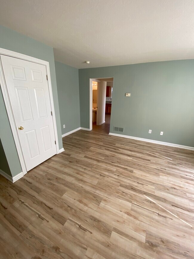 Living Room - 741 Charlton Ct