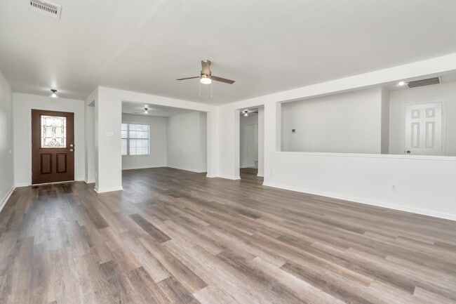 Building Photo - 7019 Parkford Meadow Dr