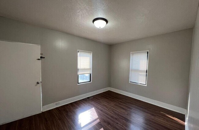 Foto del edificio - 4412 N 61st St