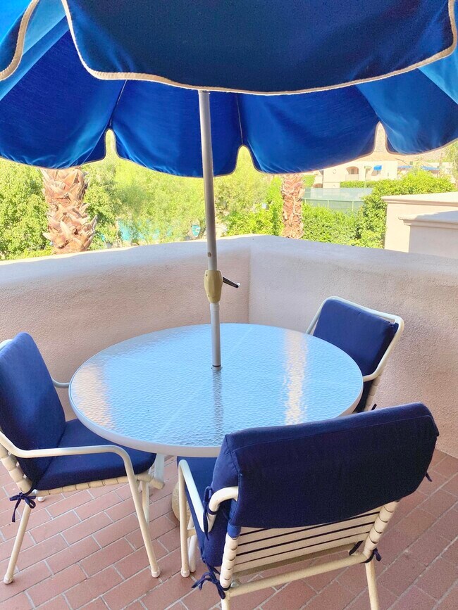 Building Photo - 500 E Amado Rd