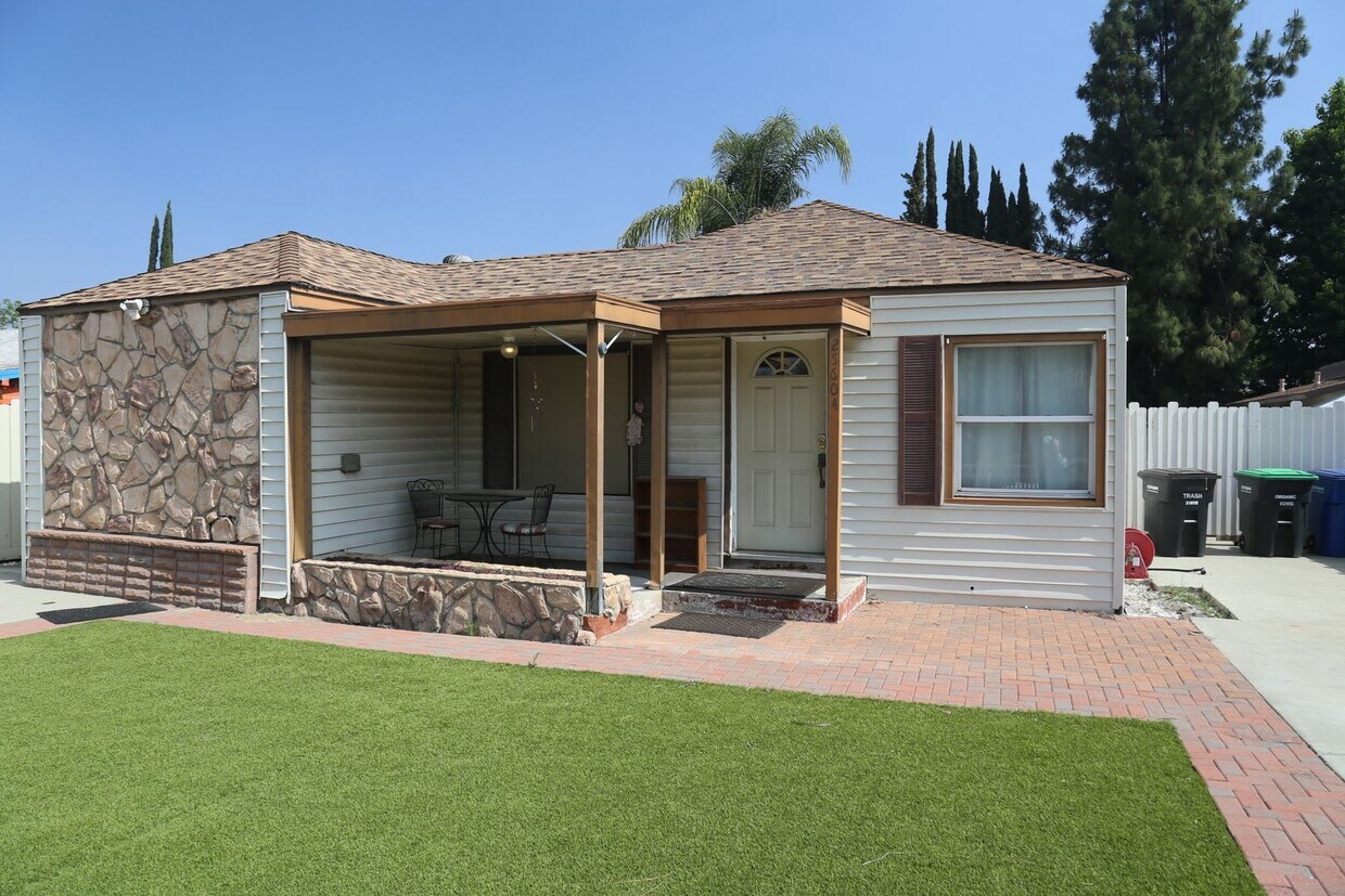 Primary Photo - 25604 Lane St.