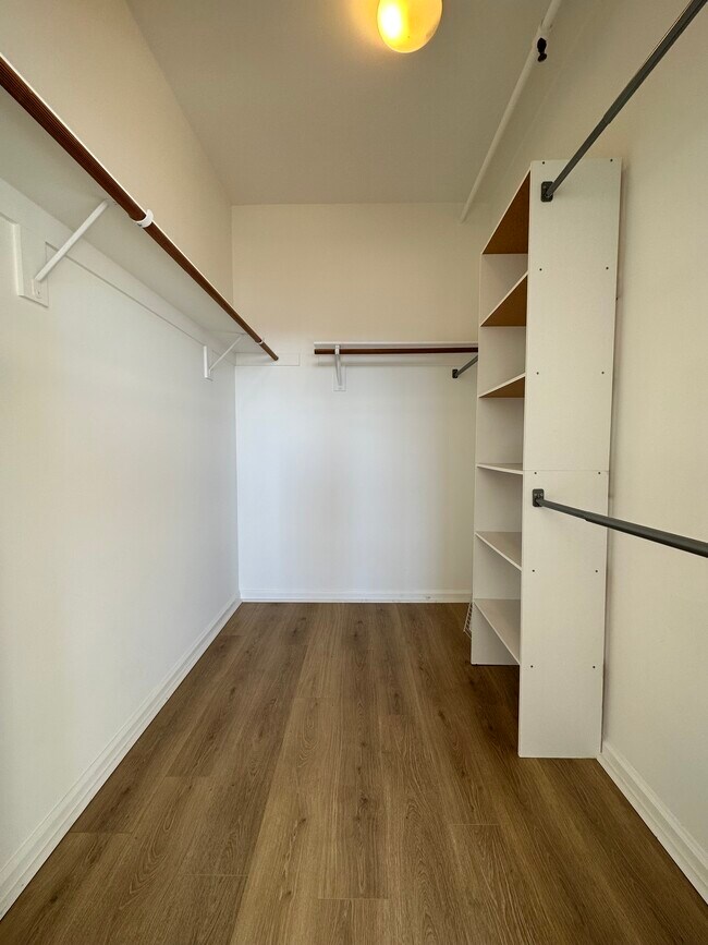 Building Photo - 140 S Van Ness Ave
