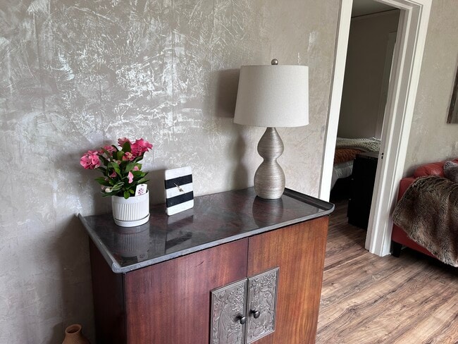 Building Photo - 3901 1/2 Greysolon Rd