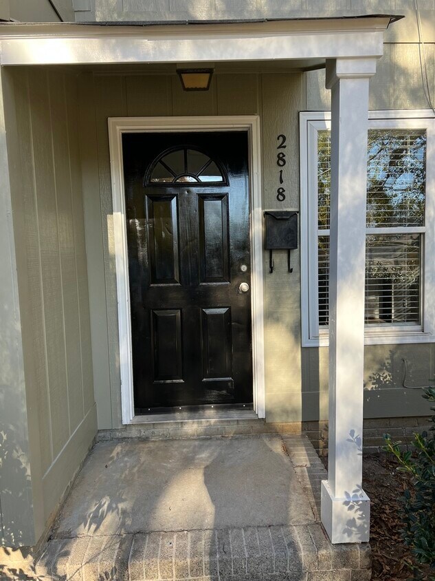 Primary Photo - Townhouse in Historic Earlewood!