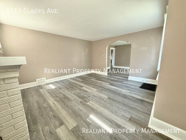 Foto del edificio - 6113 Gladys Ave