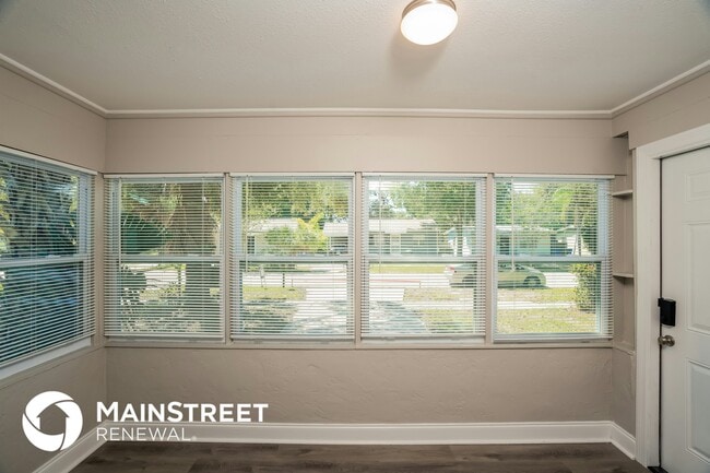 Building Photo - 2227 17th Ave S