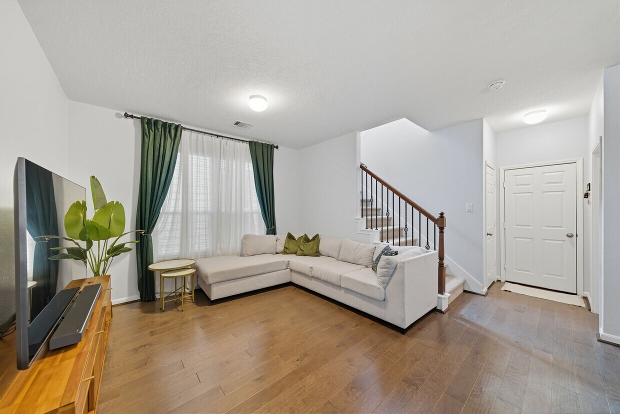 Foto del edificio - 8624 Cedar Plains Ln