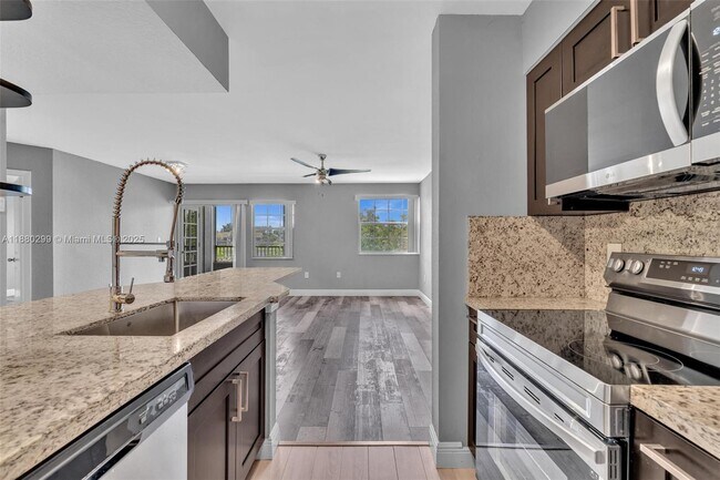 Foto del edificio - 2850 N Oakland Forest Dr