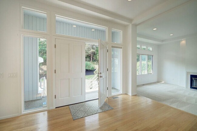 Foto del edificio - Clyde Hill Home