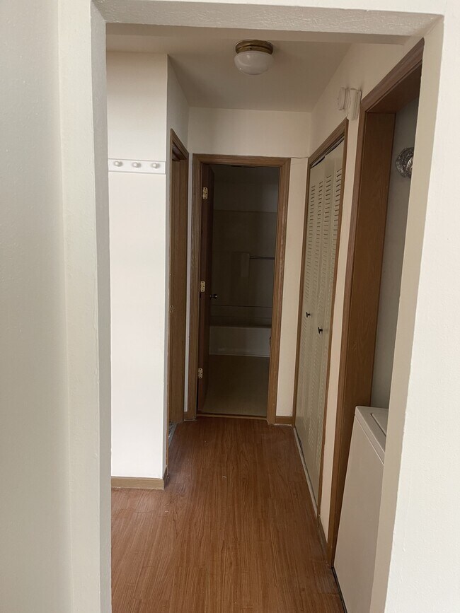 Foto del edificio - 1615 Sylvan Ln