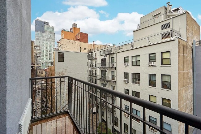 Building Photo - 152 Ludlow St