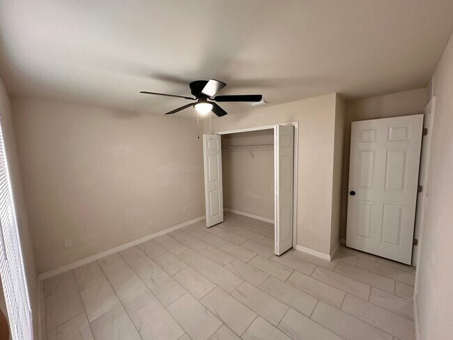 Foto del edificio - 2212 SW Santa Barbara Pl