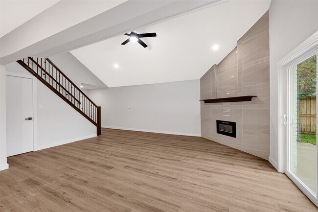 Foto del edificio - 3415 Lapstone Dr
