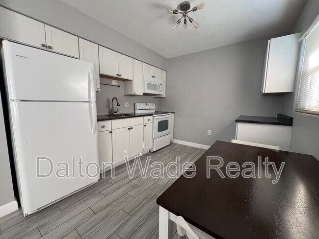 Foto del edificio - 1268 Pinehurst Rd