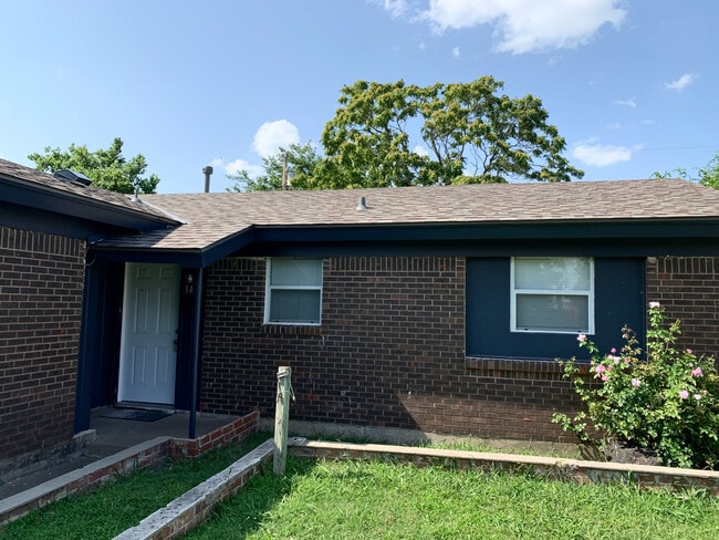 Building Photo - 1417 SW 77th Pl
