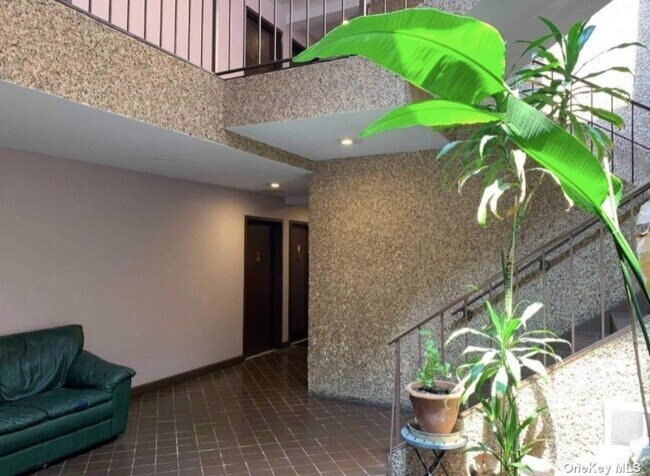 Foto del edificio - 530 Hudson Ave