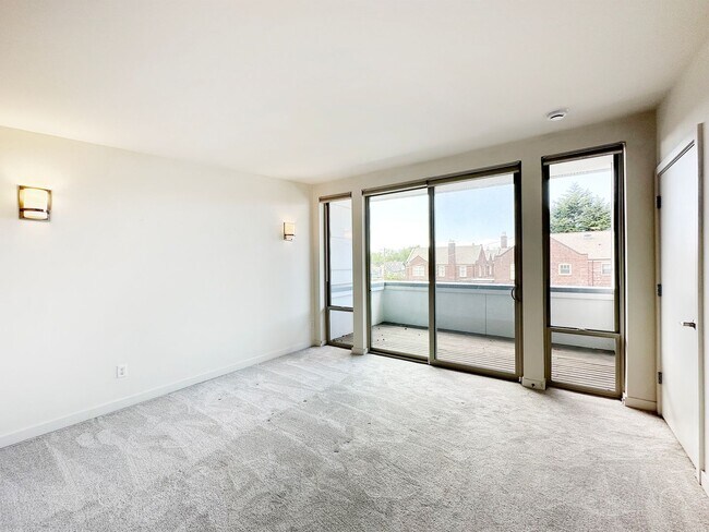 Building Photo - 3bd/2ba Seattle Townhome