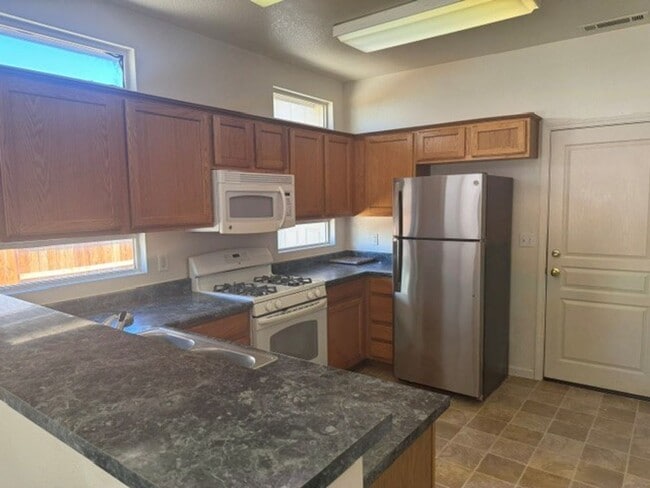Building Photo - 3 Bedroom 2 Bath Now Available