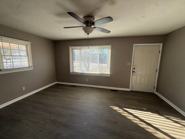 Foto del edificio - 2223 Carbine St