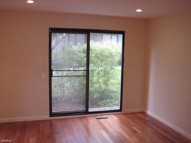 Foto del edificio - 641 Stonegate Dr