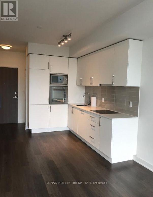 Building Photo - 576 Front St W