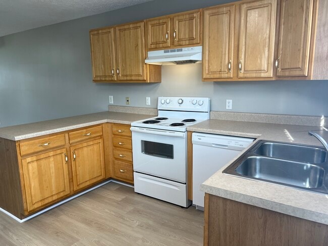 Building Photo - 633 Beaverview Dr
