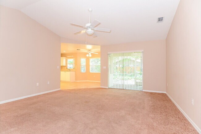 Foto del edificio - 4638 Breezy Pines Blvd