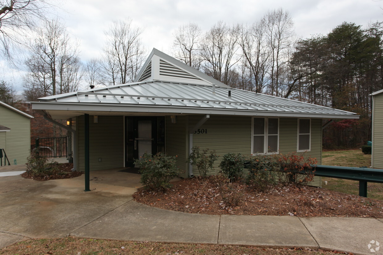 Building Photo - Applewood Apartments