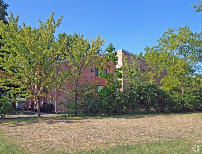Building Photo - Plum Creek