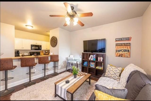 Building Photo - 1123 S Tottenham Ct