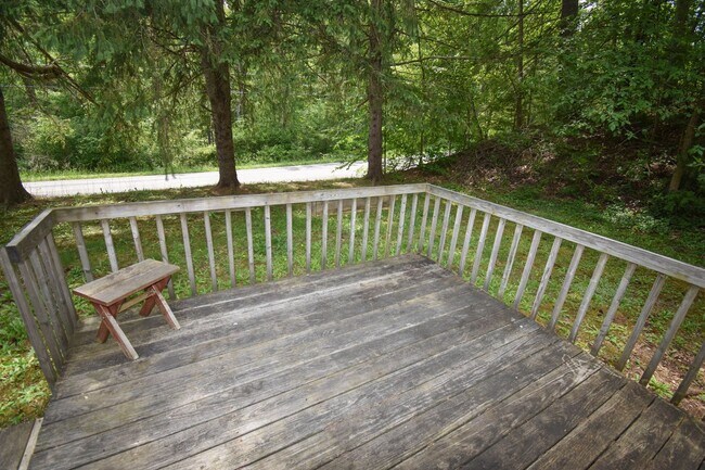Building Photo - Two Bedroom Home with Driveway & more!