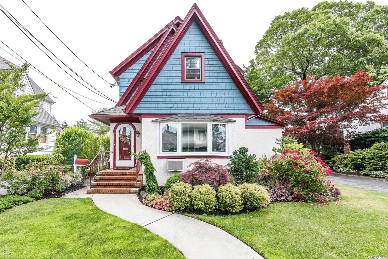 37 Hawthorne St, Lynbrook, NY 11563 House Rental in Lynbrook, NY