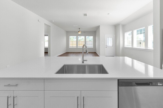 Foto del edificio - 16902 Tulip Row Ln